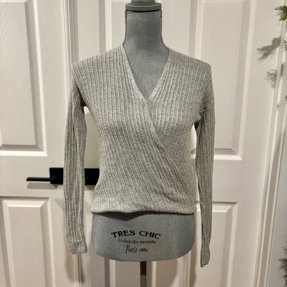 HOLLISTER Women’s Gray Wrap Sweater‎ SIZE XS Lightweight Long Sleeveve - Picture 2 of 5